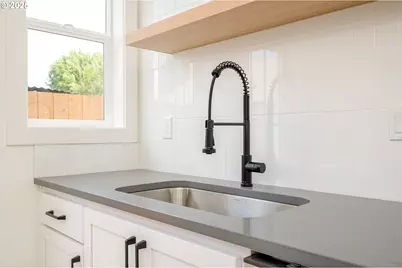 5721 N Willis Blvd #C, Portland, OR 97203 - Photo 20