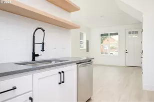 5721 N Willis Blvd, Portland, OR 97203 - Photo 22