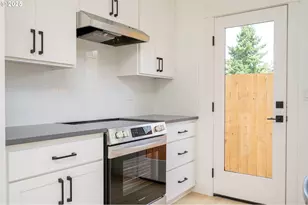 5721 N Willis Blvd, Portland, OR 97203 - Photo 18