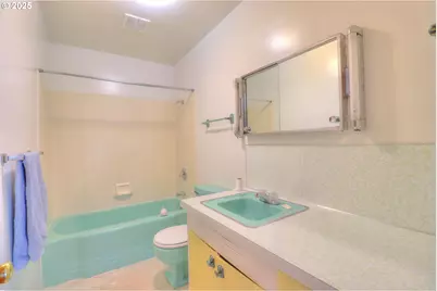 29832 Mary St, Gold Beach, OR 97444 - Photo 24