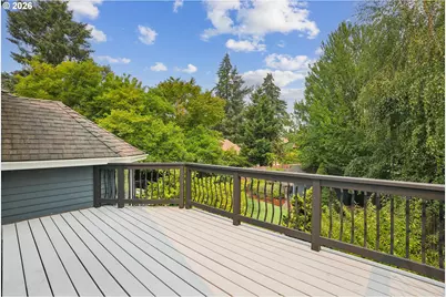 16625 NE San Rafael Dr, Portland, OR 97230 - Photo 12