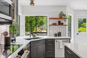 16625 NE San Rafael Dr, Portland, OR 97230 - Photo 8