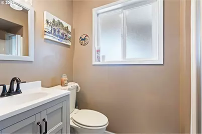 2025 NW Delridge Ave, Roseburg, OR 97471 - Photo 32