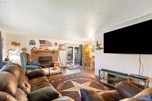 2025 NW Delridge Ave, Roseburg, OR 97471 - Photo 10