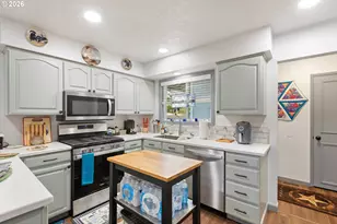 2025 NW Delridge Ave, Roseburg, OR 97471 - Photo 18