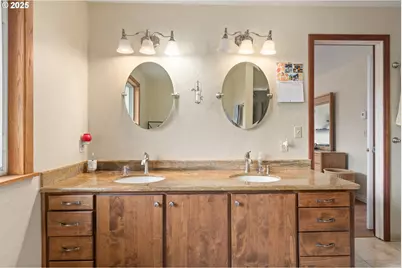 2746 Harlow Rd, Eugene, OR 97401 - Photo 16