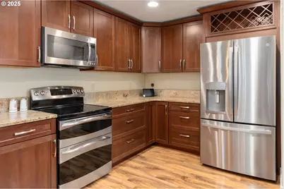 2746 Harlow Rd, Eugene, OR 97401 - Photo 8