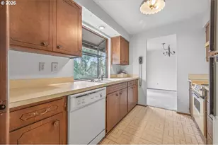 10036 SW 50th Ave, Portland, OR 97219 - Photo 12