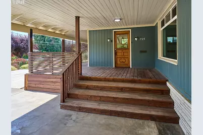 795 Corby St, Woodburn, OR 97071 - Photo 2