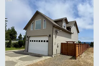 2125 Pine St, North Bend, OR 97459 - Photo 4