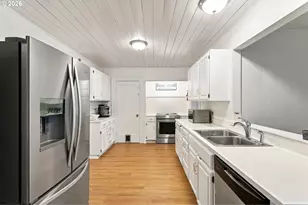 2260 E 15th Ave, Eugene, OR 97403 - Photo 18