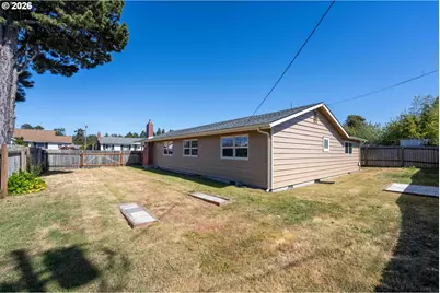 1532 Johnson St, North Bend, OR 97459 - Photo 4
