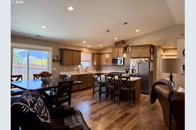 675 SE Brush Ct, Winston, OR 97496 - Photo 6
