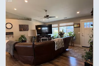 675 SE Brush Ct, Winston, OR 97496 - Photo 4