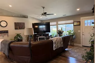 675 SE Brush Ct, Winston, OR 97496 - Photo 4