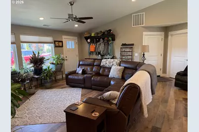 675 SE Brush Ct, Winston, OR 97496 - Photo 12