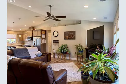 675 SE Brush Ct, Winston, OR 97496 - Photo 8