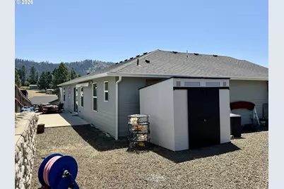 675 SE Brush Ct, Winston, OR 97496 - Photo 26