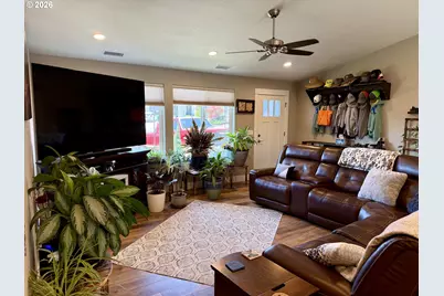 675 SE Brush Ct, Winston, OR 97496 - Photo 10