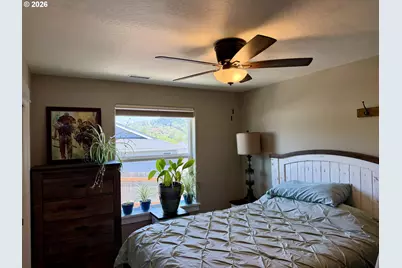 675 SE Brush Ct, Winston, OR 97496 - Photo 16