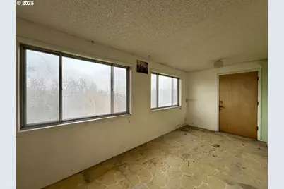 823 W 8th St, The Dalles, OR 97058 - Photo 14