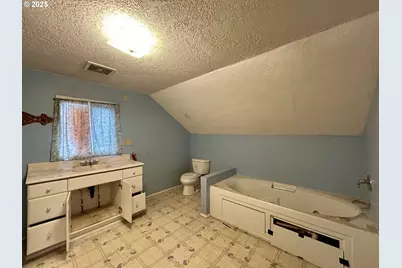 823 W 8th St, The Dalles, OR 97058 - Photo 18