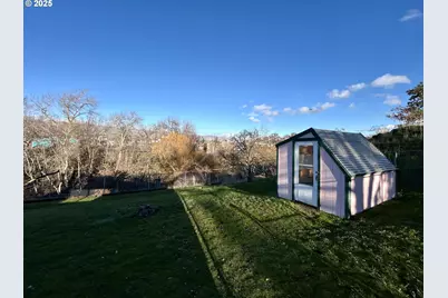 823 W 8th St, The Dalles, OR 97058 - Photo 6