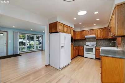 1608 NE 120th Ave, Portland, OR 97220 - Photo 12