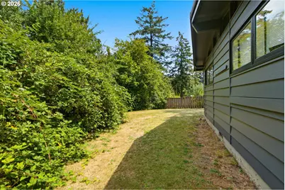 5601 SE Oetkin Dr, Milwaukie, OR 97267 - Photo 6
