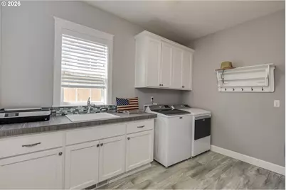 781 E McKinley St, Carlton, OR 97111 - Photo 24