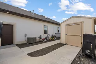 2106 SW Tahoe Ave, Pendleton, OR 97801 - Photo 32