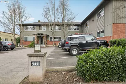 2301 SE Caruthers St #10, Portland, OR 97214 - Photo 2