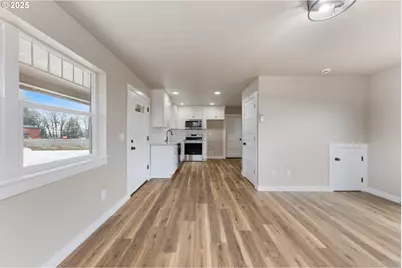 1006 NW Kindness Ct, Willamina, OR 97396 - Photo 4