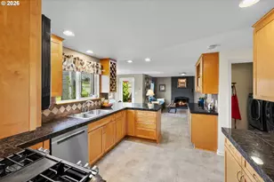 13270 Princeton Ct, Lake Oswego, OR 97035 - Photo 6