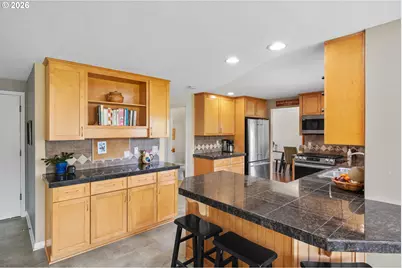 13270 Princeton Ct, Lake Oswego, OR 97035 - Photo 8