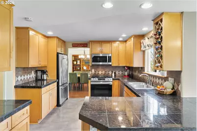 13270 Princeton Ct, Lake Oswego, OR 97035 - Photo 6