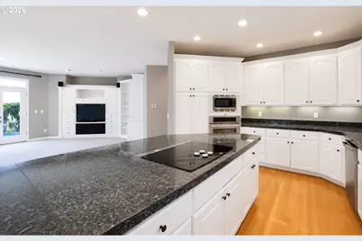 15686 SW Pleasantview Ct, Portland, OR 97224 - Photo 12
