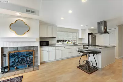 198 N Hayden Bay Dr, Portland, OR 97217 - Photo 8