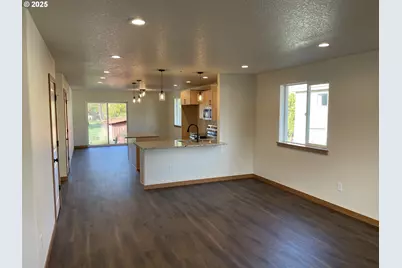 300 N Jellison St, Amity, OR 97101 - Photo 6