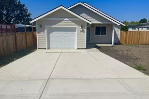 300 N Jellison St, Amity, OR 97101 - Photo 2
