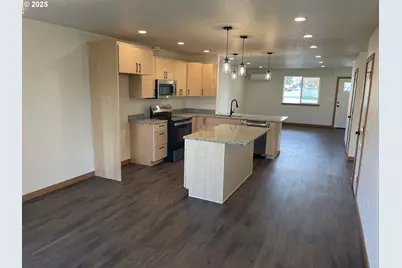 300 N Jellison St, Amity, OR 97101 - Photo 14