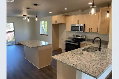 300 N Jellison St, Amity, OR 97101 - Photo 10