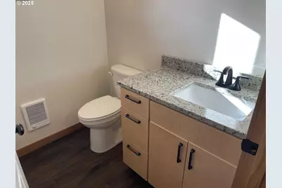 300 N Jellison St, Amity, OR 97101 - Photo 24