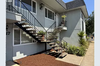 101 N 10th St, Creswell, OR 97426 - Photo 2