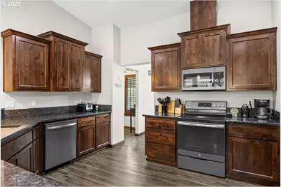 445 Hatfield Dr, Roseburg, OR 97470 - Photo 14