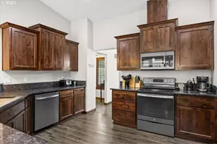 445 Hatfield Dr, Roseburg, OR 97470 - Photo 14