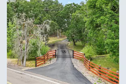 445 Hatfield Dr, Roseburg, OR 97470 - Photo 2