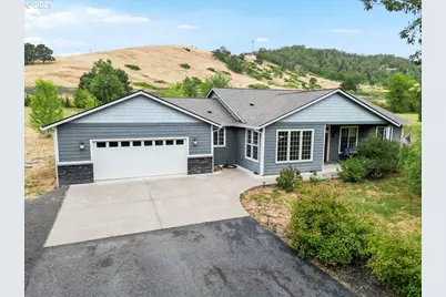 445 Hatfield Dr, Roseburg, OR 97470 - Photo 1