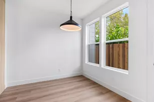 9292 N New York Ave, Portland, OR 97203 - Photo 6
