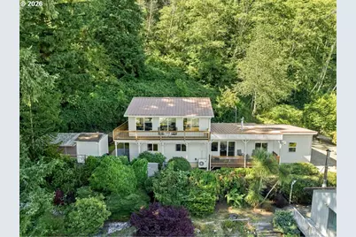 305 9th St, Garibaldi, OR 97118 - Photo 2